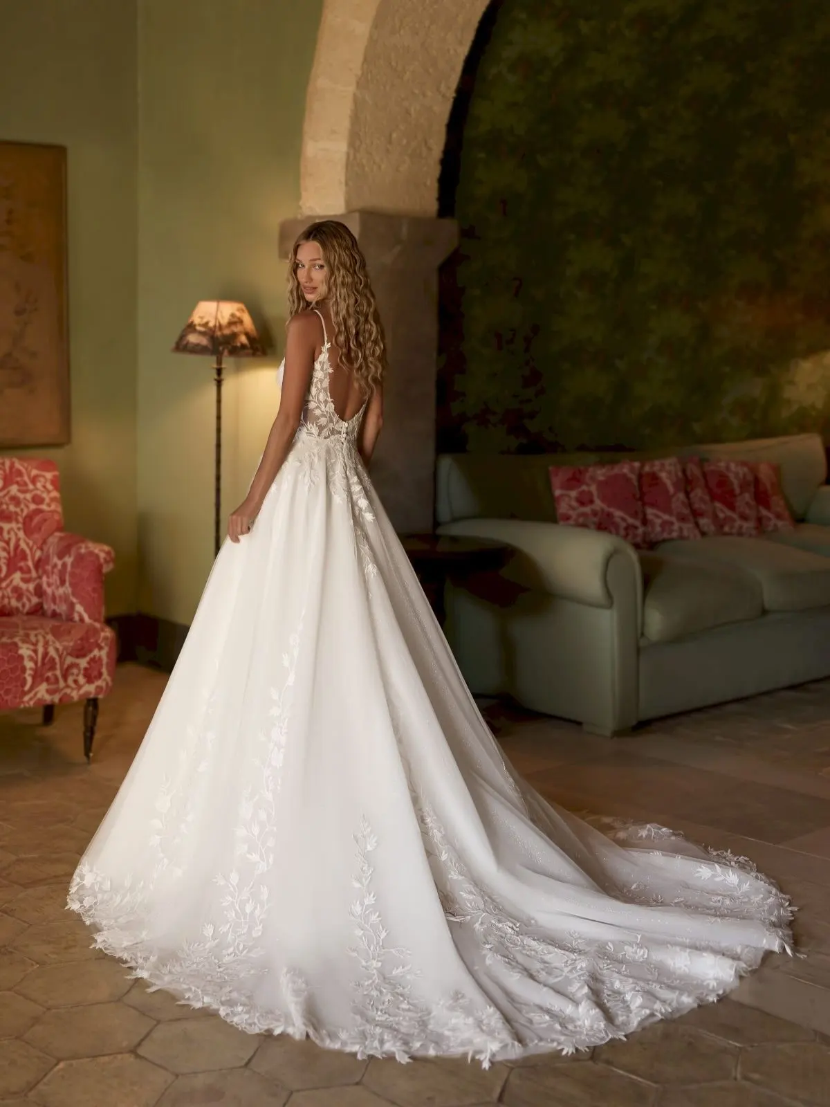 Spaghetti Straps Sweetheart Neckline A-Line Tulle Wedding Dress Open Back Floor Length Sweep Train Gown for Bride Customized