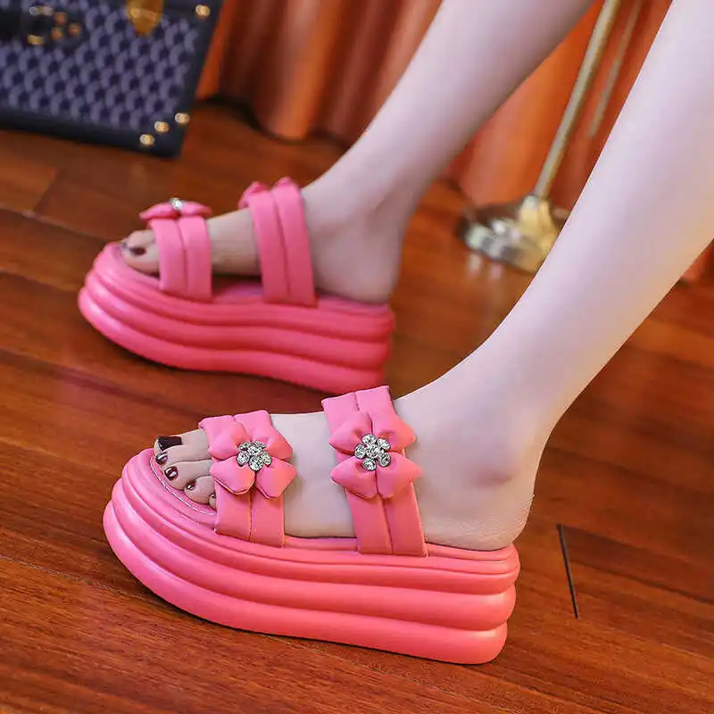 Flower House Slippers Platform Schoenen Lage Luxe Slides Slipers Vrouwen Zomer Designer 2024 Hoof Hakken Mode Rome Stof Rubber