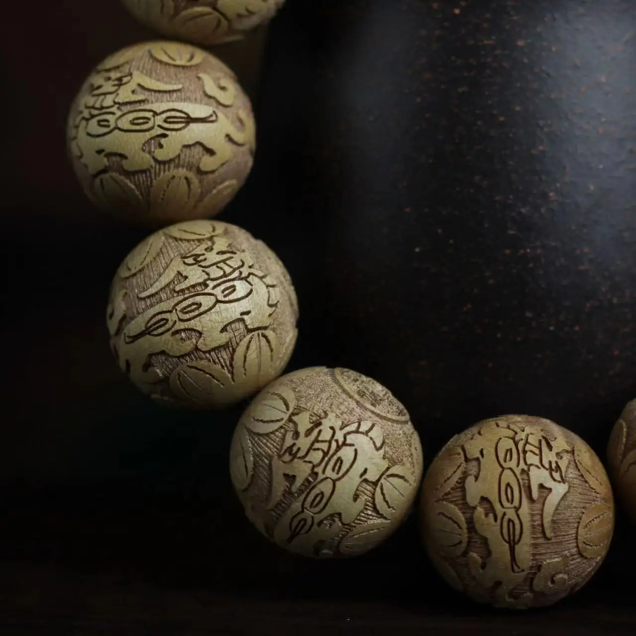 

Sichuan Silkwood Bracelet 2.0 Crafts Wood Hand-Held Ming and Qing the Demolition Old Material Submerged Carving