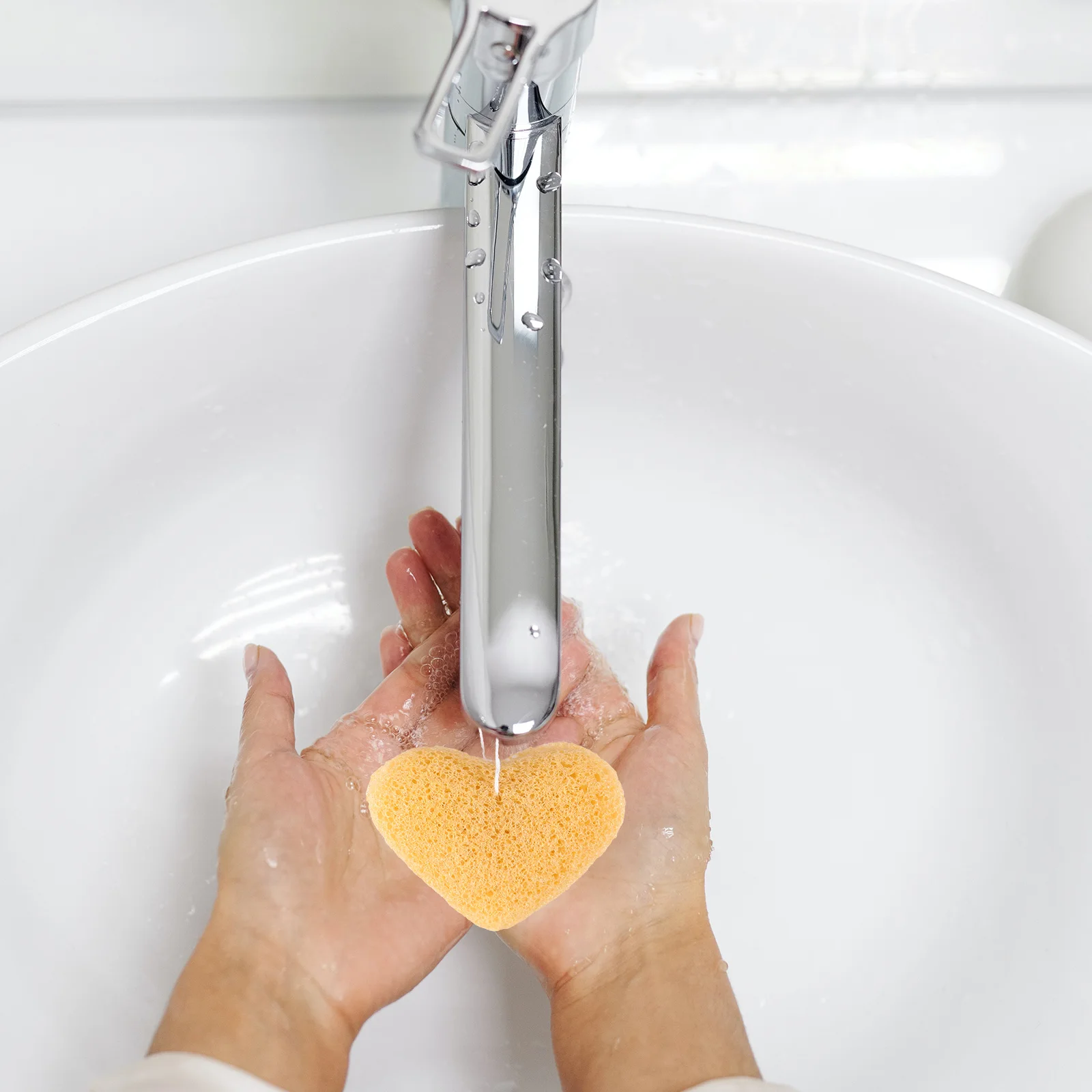 

5pcs Face Cleansing Sponges Heart Shape Makeup Removal Wash Puff Deep Cleansing Facial Sponge Pads Reusable Skincare Washing
