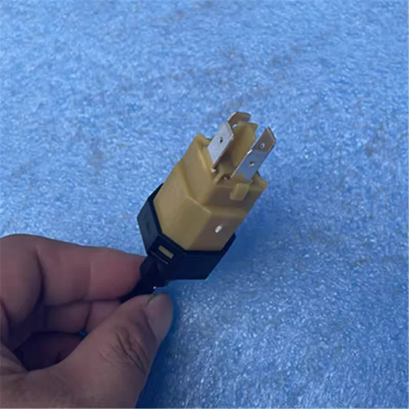 Genuine  parts High quality 1 pcs Brake light switch  S18-3720030  For Chery Tiggo 3   Tiggo 3X