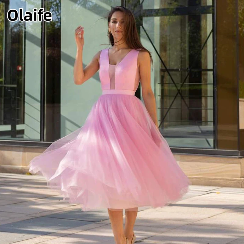 

Olaife Short Tulle Prom Dresses V-neck Tea Length Corset Back Homecoming Dress Pleats A Line Graduation Party Gowns Custom Made