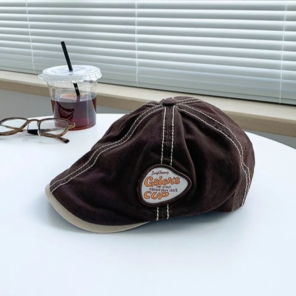 أزياء خمر موزع الصحف قبعة مسطحة التطريز Y2k الرجعية الفنان قبعة النمط الياباني المرقعة الرسام قبعة للجنسين