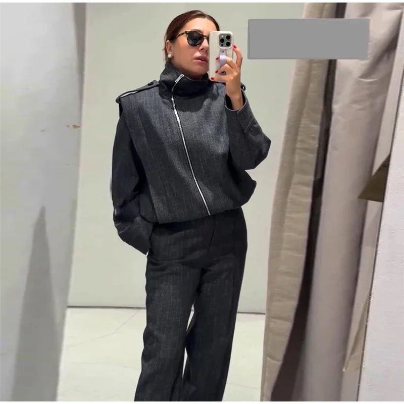 Damen-Set mit Stehkragen, Reißverschluss und Riemen-Details, langärmelige, kurze Jacke und Hose mit weitem Bein, zweiteiliger Anzug für den Arbeitsalltag, klassisches Arbeitsoutfit 2026 – Detail 11
