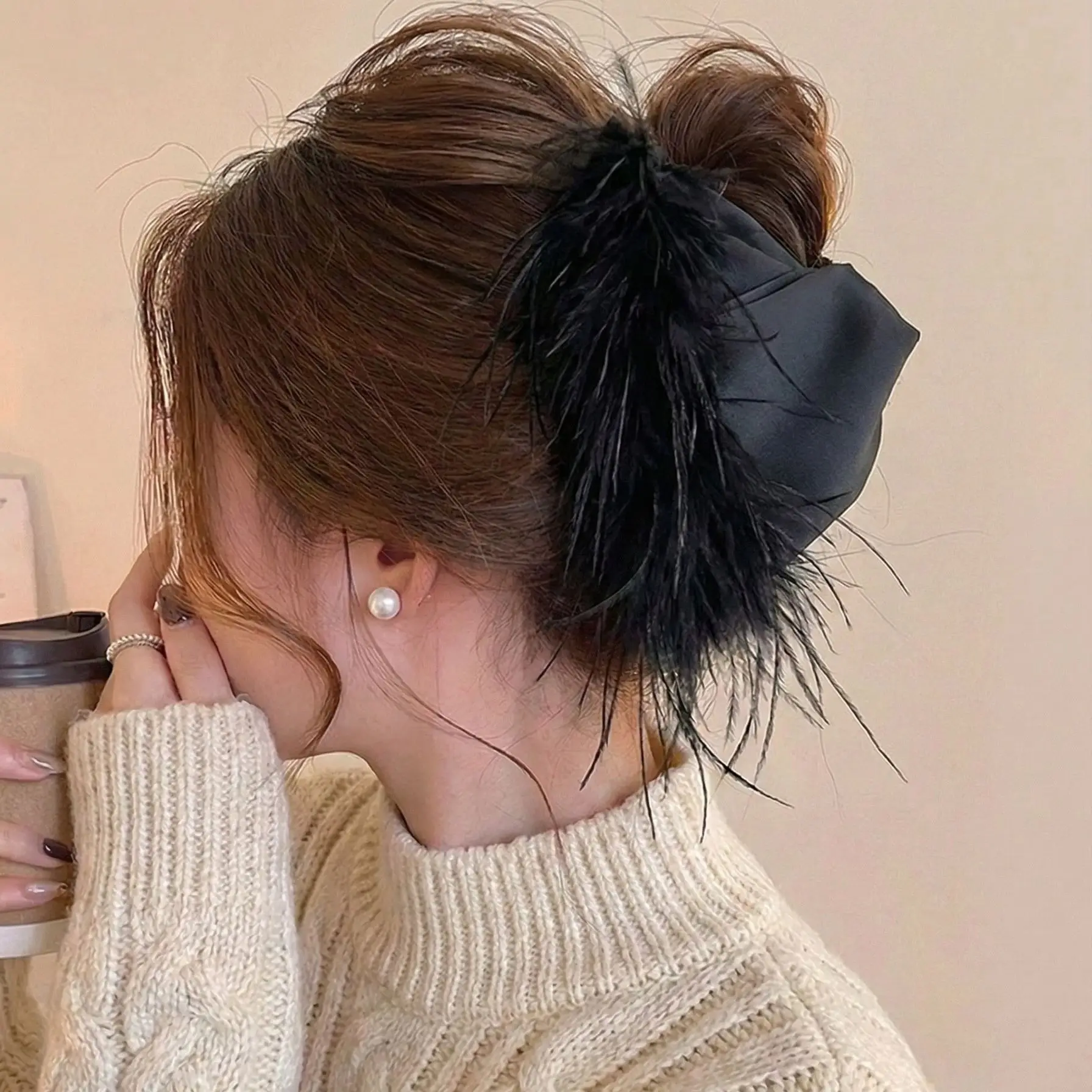 

Black Hair Claw Clip Feather Satin Triangle Hair Claw Barrettes Headwear Shark Clip Hairpin Women Girl Fashion Hair Accessories