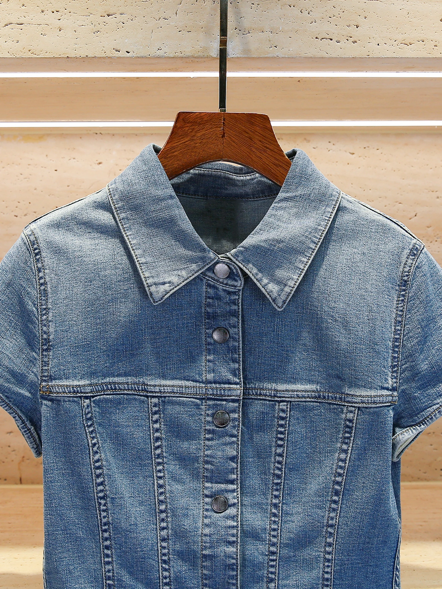 กางเกงยีนส์ผู้หญิงระดับไฮเอนด์ สไตล์ลำลอง ทรงหลวม คอปกพับ สีพื้น เรียบง่าย เหมาะสำหรับใส่ทำงาน แฟชั่นทันสมัย ทรงปกติ เนื้อผ้าบาง