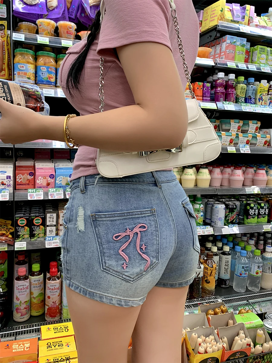 

Washed Denim Short Pants with Embroidered Knot High Waist Straight Leg Jeans for Women Summer Slimming Chic Girl