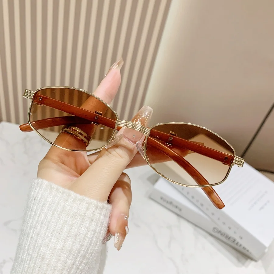 1Pc Damen Mode Sonnenbrillen Neue Vintage Alte Geld Stil Metall Kleine Rahmen Licht Luxus Ultra-Licht Casual vielseitig Urlaub G
