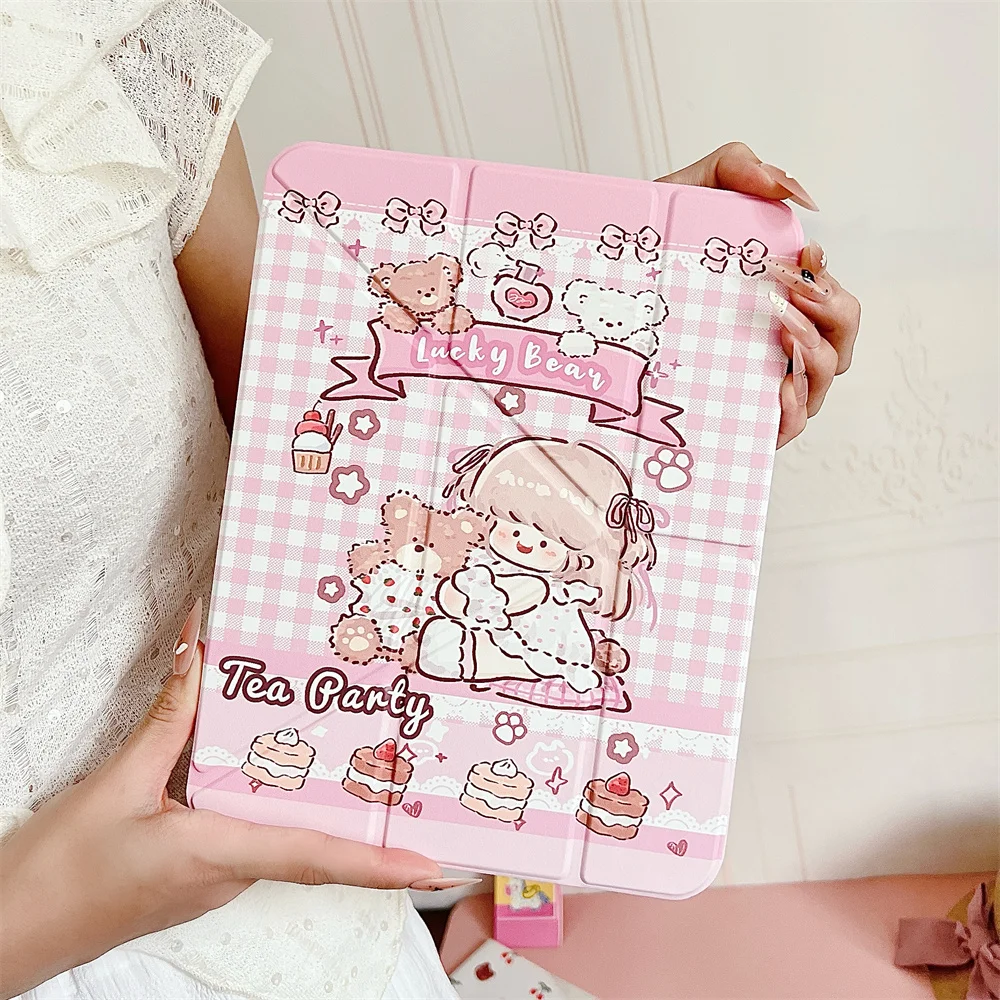 

Чехол Plaid Cake Bear Girl для iPad 10-го поколения Pro 2025 2024 13 дюймов, 11-го поколения с держателем для стилуса, Air 7 6 10.5, iPad 5 6 9.7, mini 5 6. Милый чехол.