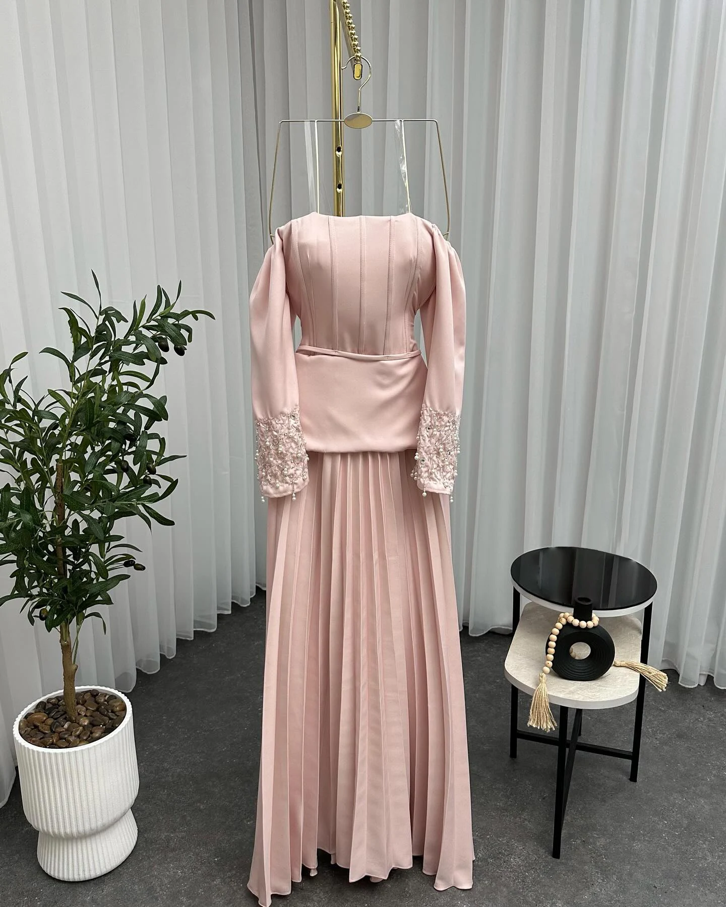 

Customized Graceful Jersey A-Line Off the Shoulder Sequined Beading Pearls Crystal Evening Dress Temperament Celebrity Gowns