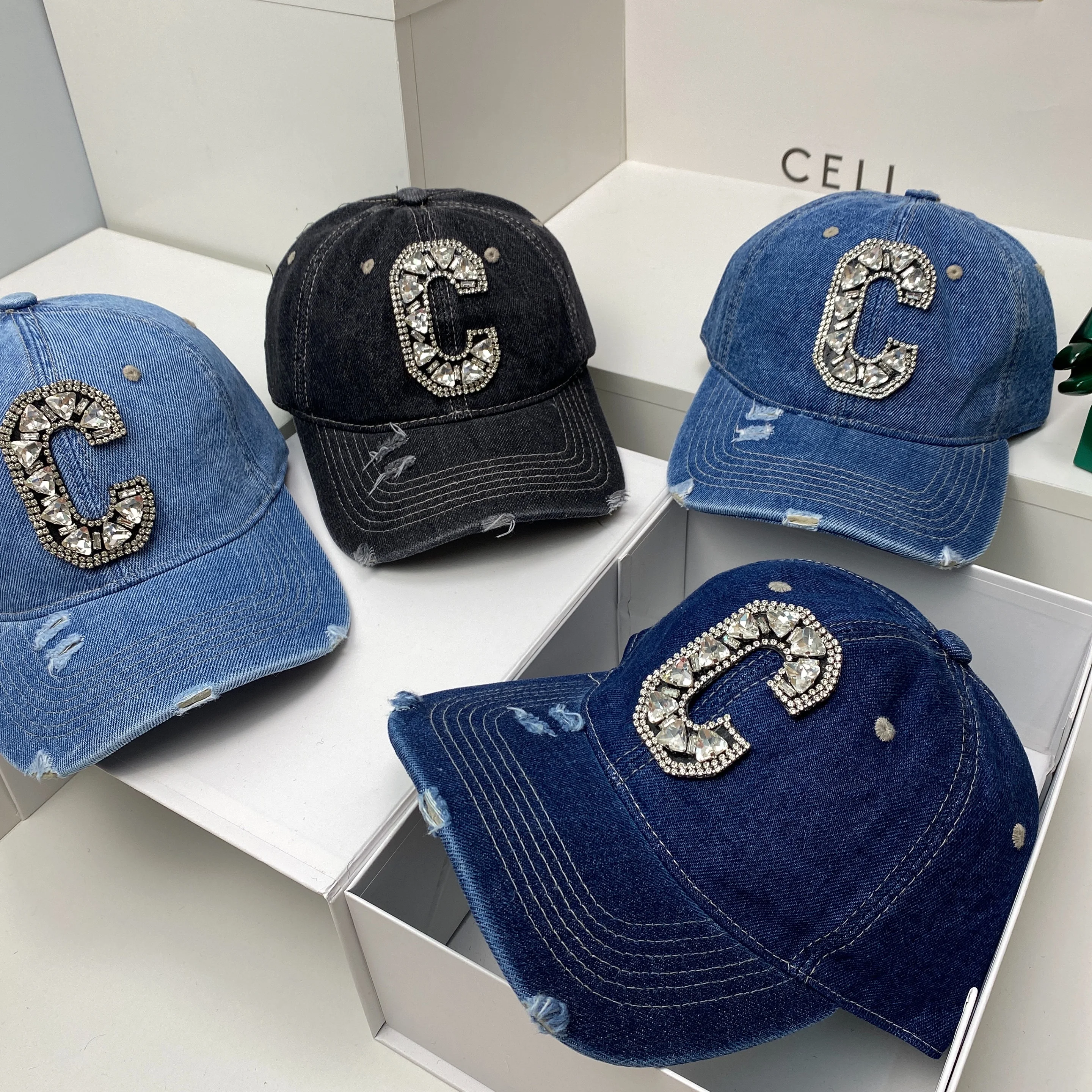 

Heavy duty light luxury rhinestone C letter baseball cap Korean version of high quality large version of the hole washed cotton