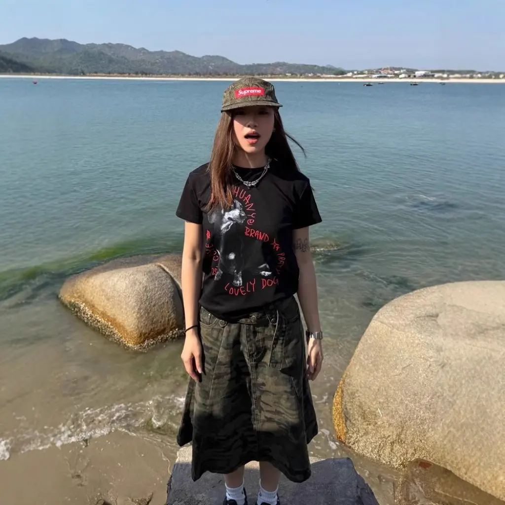 

Women's American-Style Dachshund Printed Slim-fit T-shirt Short-sleeved Crewneck Top for New Summer Casual Fashion