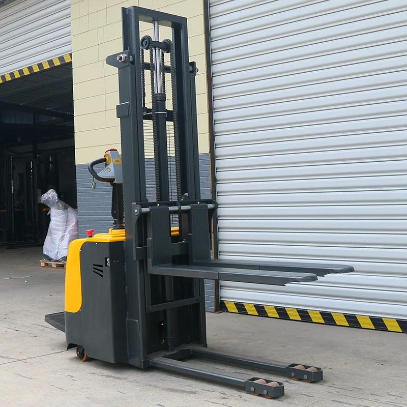 The 1.5-ton power battery forklift of the vertical pallet stacker can safely and reliably lift up to 4.5 meters.