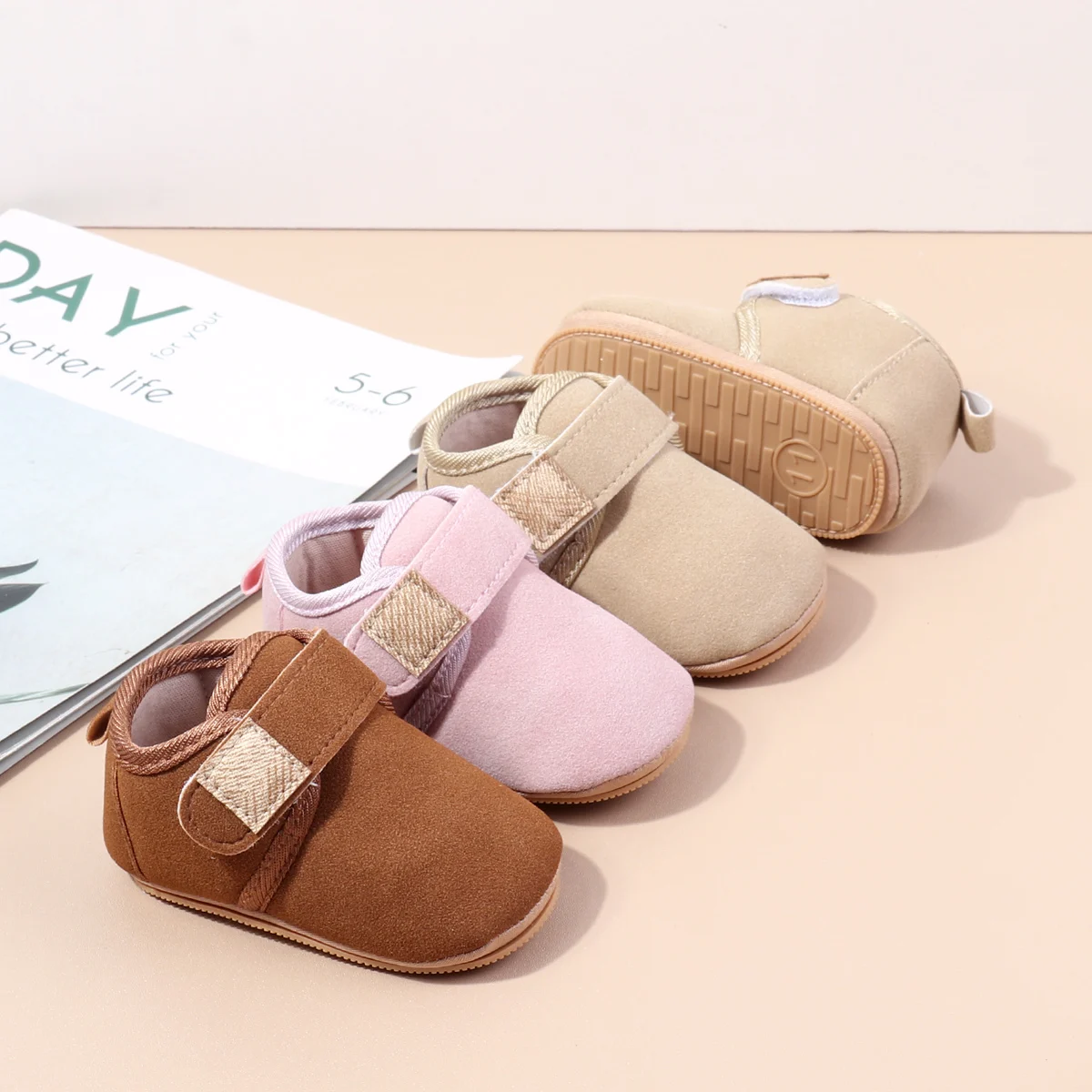 Effen veerzachte babyschoentjes voor jongens en meisjes, babyschoentjes geschikt voor baby's en peuters voor wandeltraining