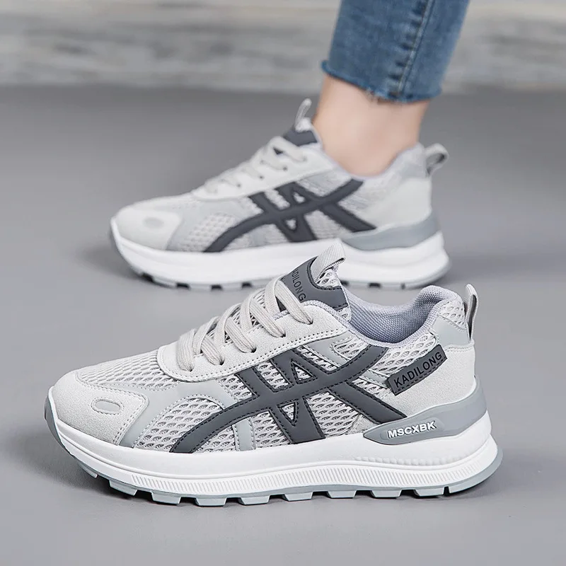 

2025New Autumn Thick-Soled Women's Sports Shoes Non-Slip Wear-Resistant Running Casual Shoes Versatile Lightweight Dad Shoes