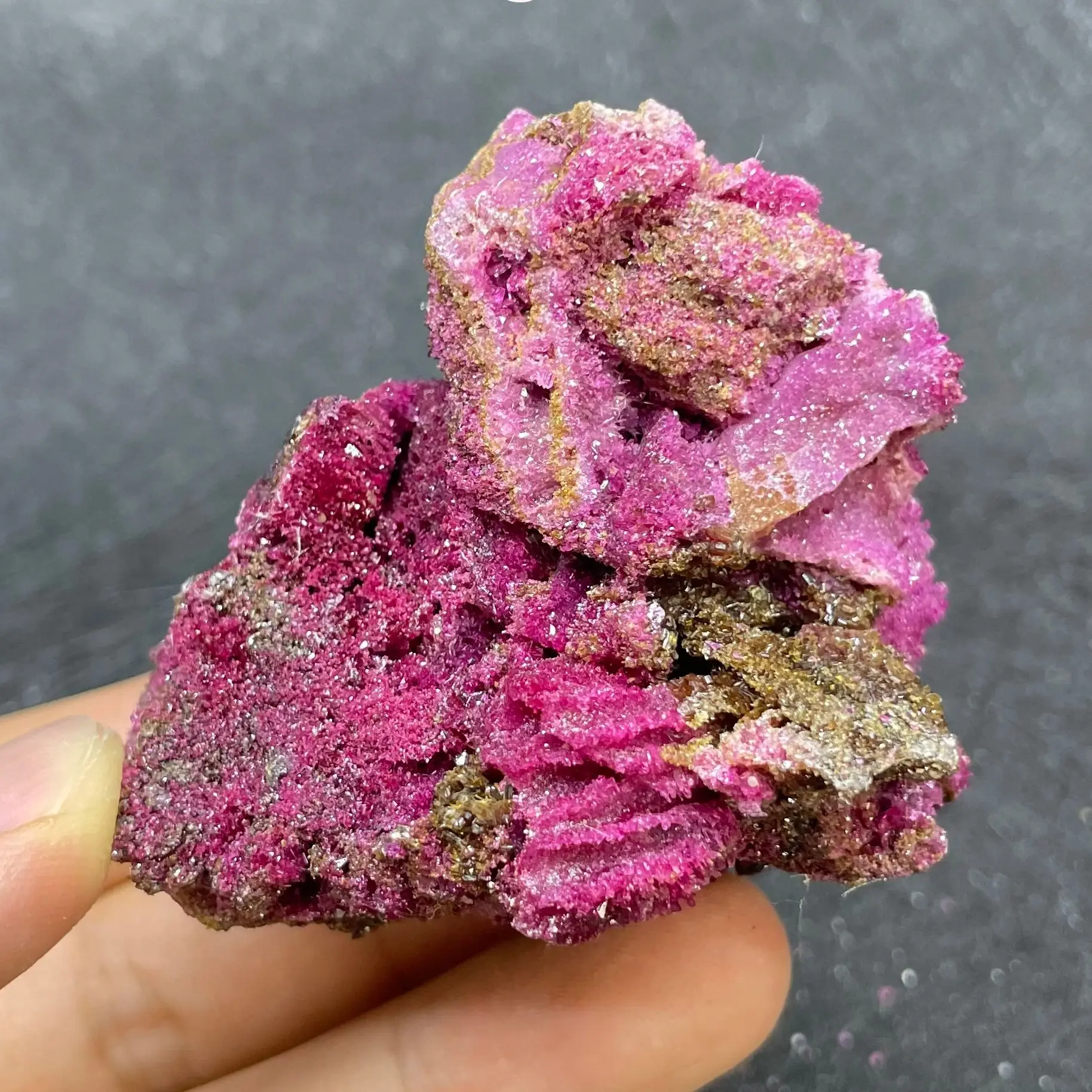 

Natural Stone Africa Honeycomb Ruby Rough Shiny Mica Mineral Specimen Crystal Quartz Healing Stone Home Decor Gift