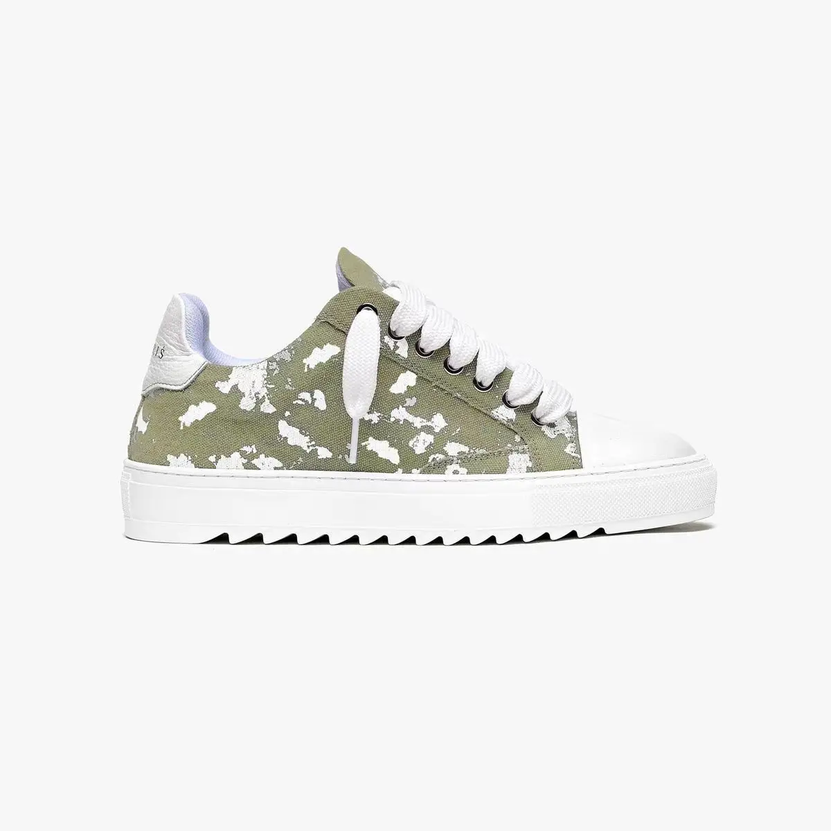 

2026 new lightweight couple low top board shoes with splashed ink printed thick sole to increase height, casual white shoes