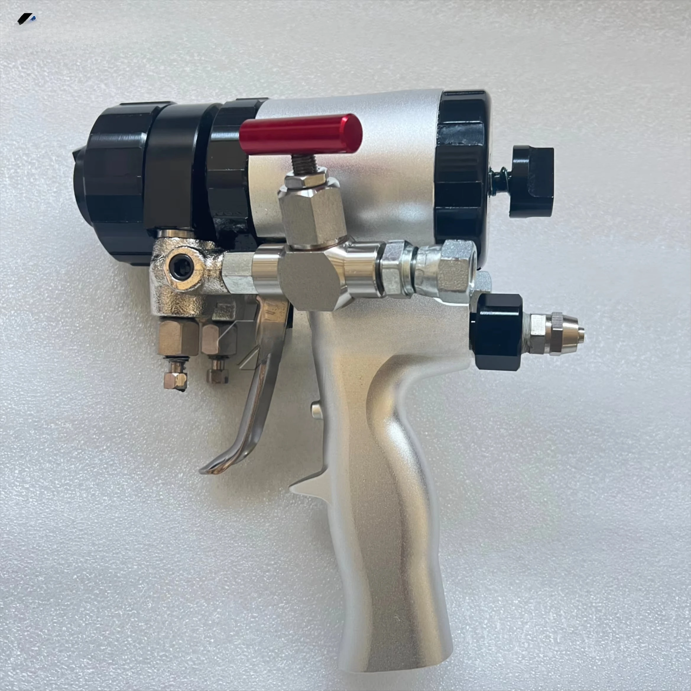 

Polyurethane foam fusion spray gun