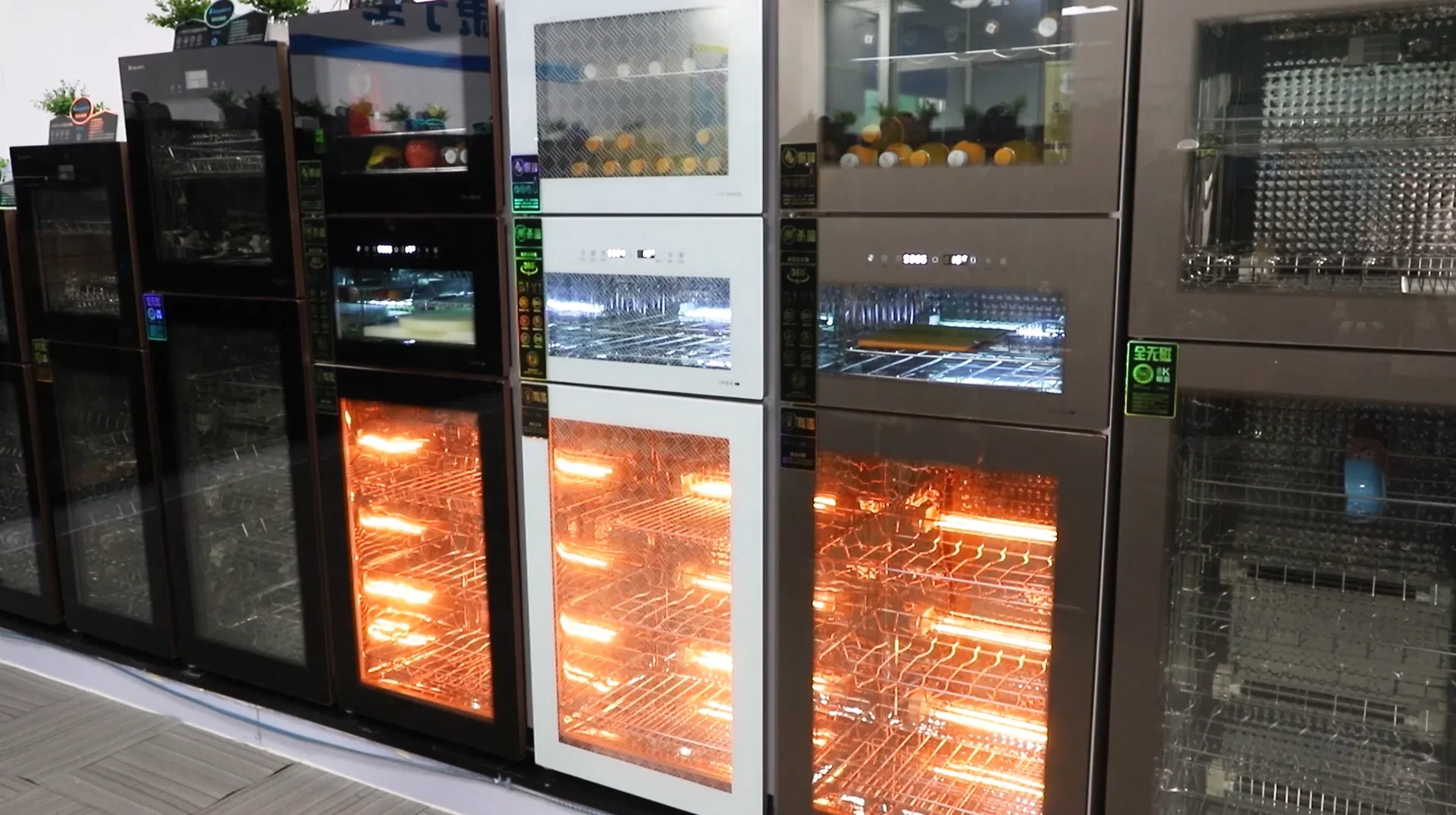 Outdoor Wine Cooler Single-zone Wine Cabinet Commercial Bottle Cooler Refrigerator Temperature Control Wine Cellar