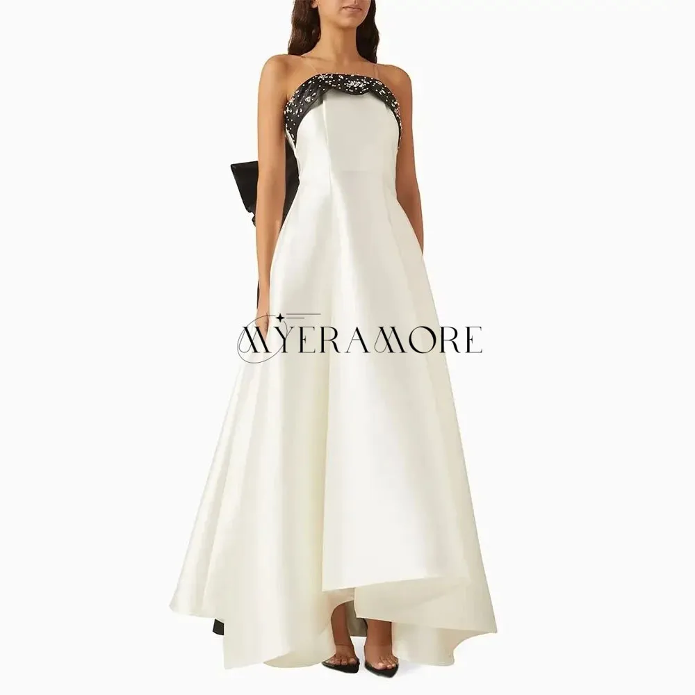 Luxuriöse Abendkleider in Kontrastfarbe, elfenbeinfarben, schwarz, trägerlos, mit Perlen besetzt, mit Schleife und Falten, individuell gestaltet