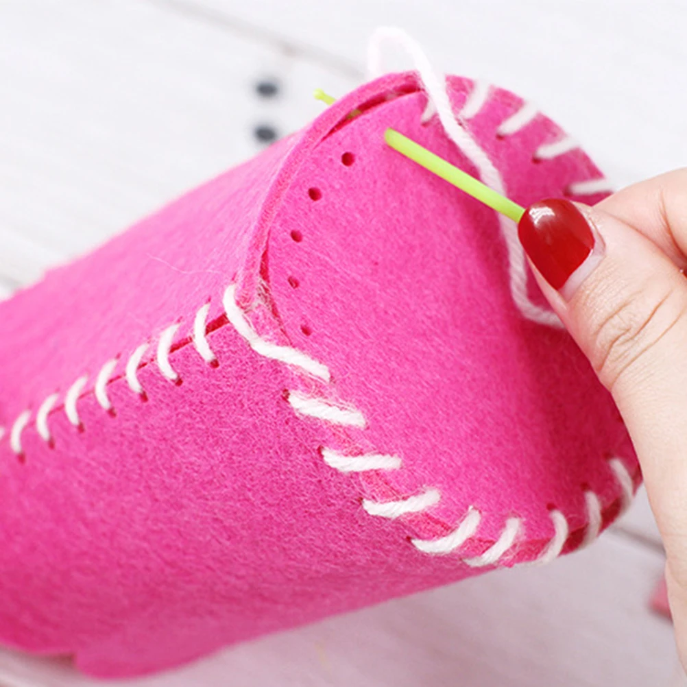 

4Pcs DIY Felt Cartoon Pen Holders Eco-Friendly Sewing Craft Kit for Kids Handmade Pencil Organizers Educational Pencil