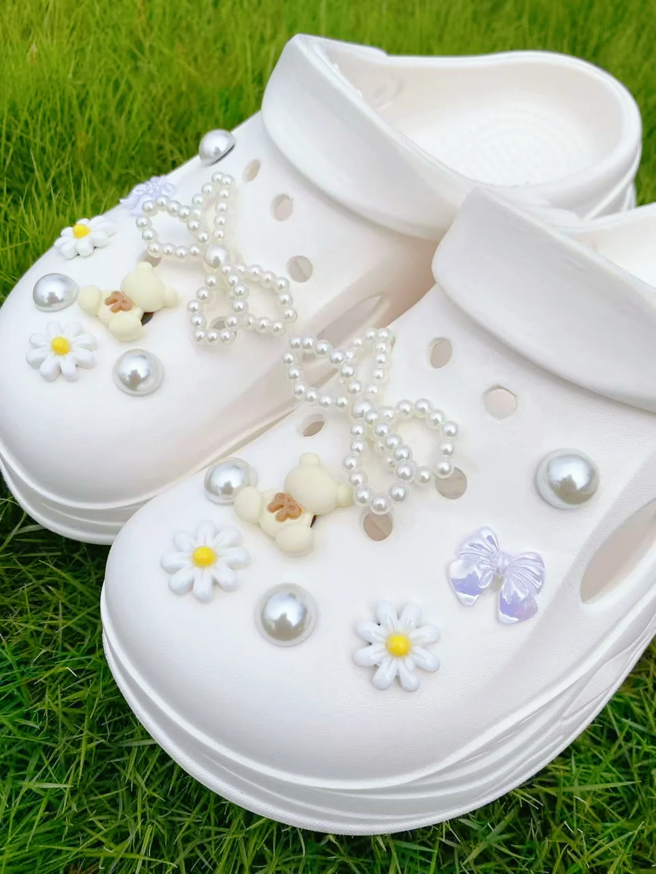 16 piezas de cuentas beige, lazos de perlas ABS, oso y otras decoraciones de hebillas de zapatos DIY, accesorios multifuncionales para clip de zapatos