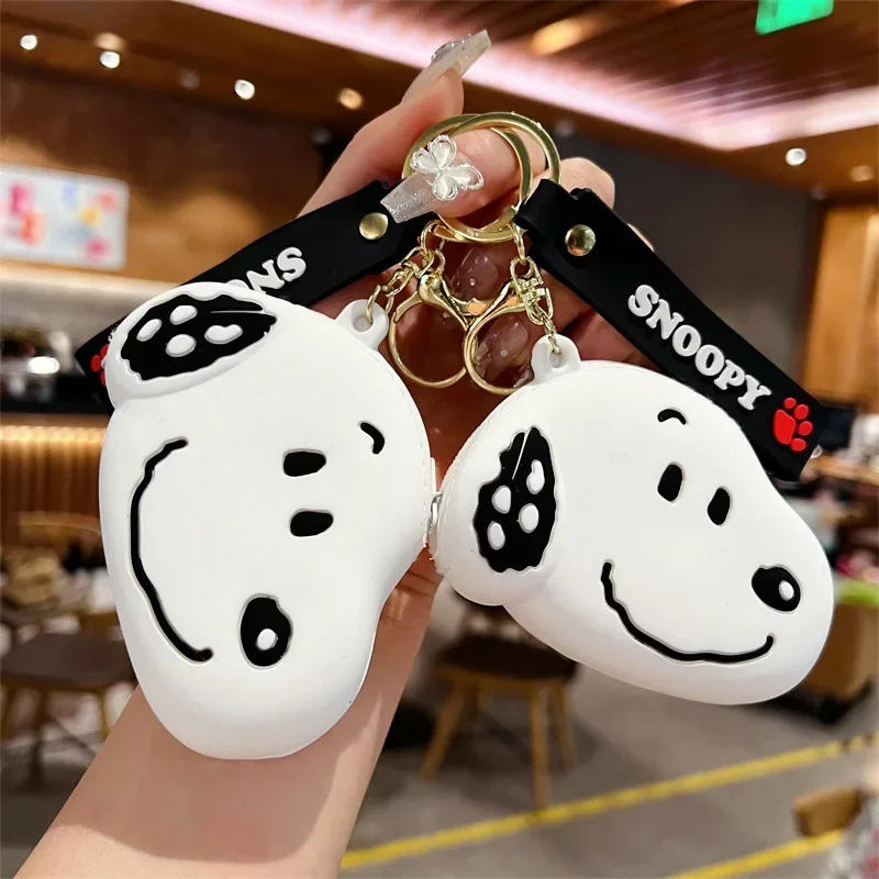 Cute and interesting Snoopy Cartoon Car Keychain Children's Creative School Bag Pendant 2D Anime Peripheral Couple Holiday Gift