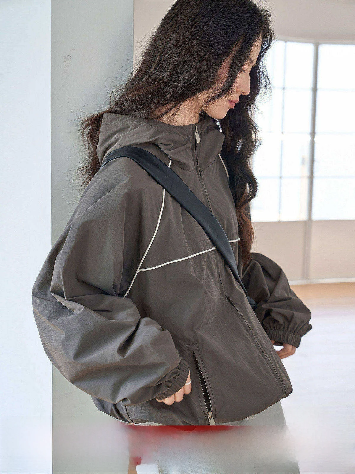 

MoZa Grey Hooded Zipper Jacket Women's Spring 2026 Loose Slim Short Versatile Sporty Top Layer Nylon Fiber Commute Style
