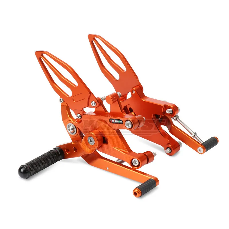 Sandaran Kaki Belakang Pijakan Kaki CNC Sepeda Motor untuk DUKE 390 250 untuk DUKE 390 untuk DUKE 250 2024 2025
