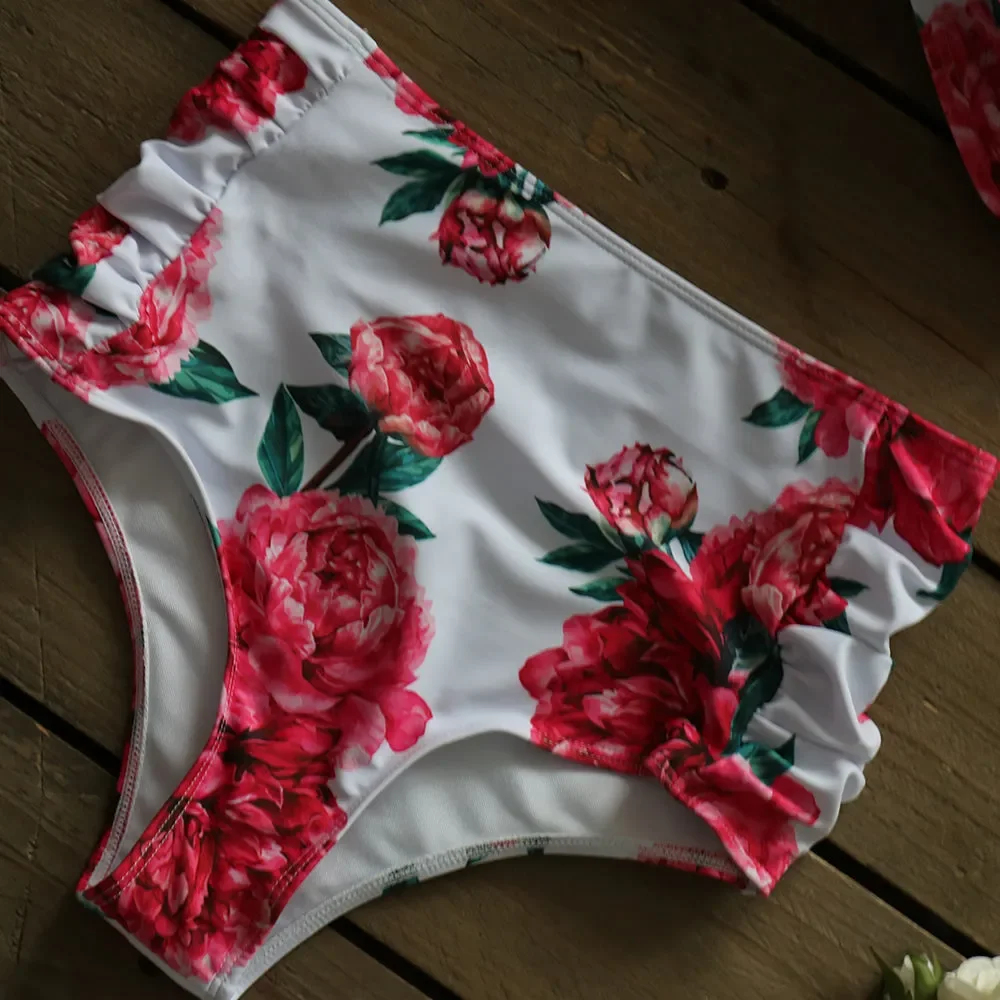 2024 Pink New Women's Split Swimsuit Floral Muccal Ear Tight Bikini Sexy Three-Point Two-Piece Beach Skirt Luxury and Fashion