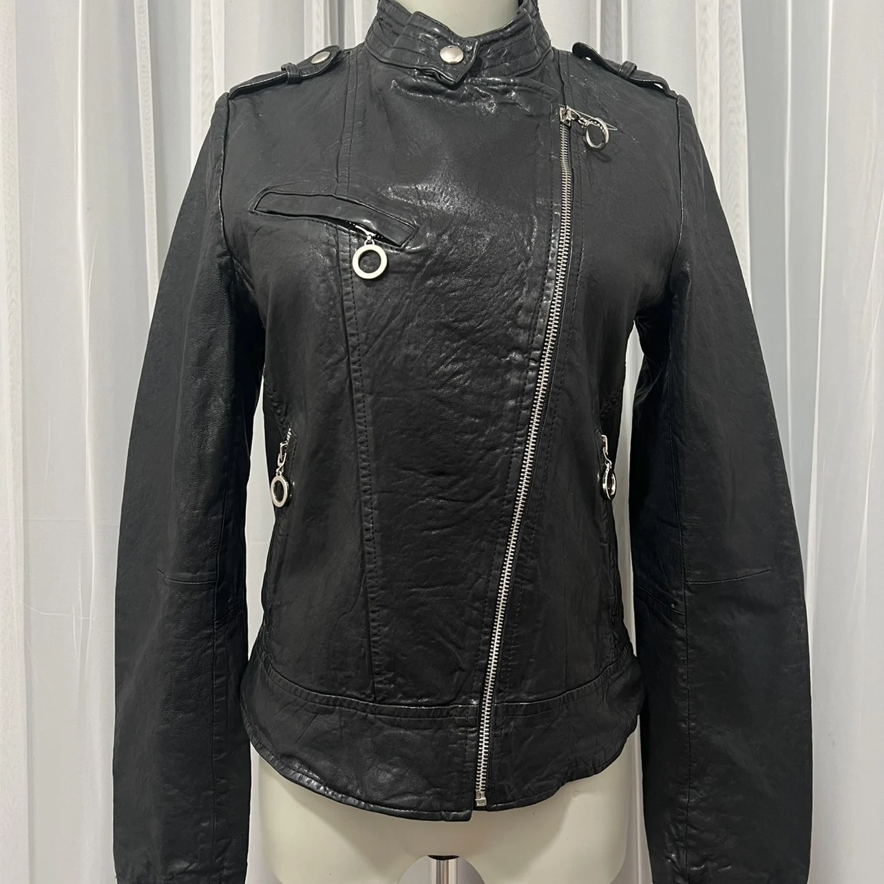 Kurtka motocyklowa damska ze skóry naturalnej vintage, zapinana na zamek, odzież wierzchnia na wiosnę i jesień.