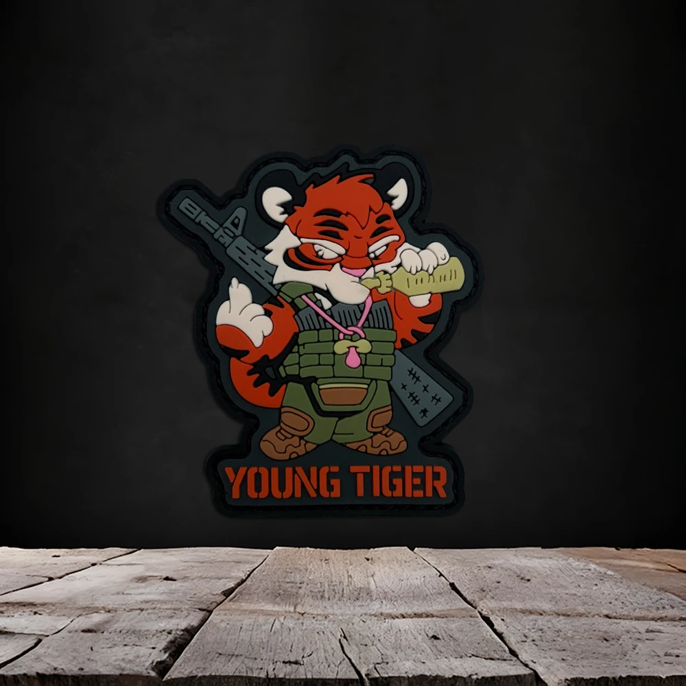 Creative and Fun Little Tiger Pattern Long-Lasting Pvc Decal Badge with Strong Velcro Backing, Delivered with the Same Size Hook-And-Loop Backing, Can Be Repeatedly Removed and Attached to Clothing, Backpacks, Hats, Universal Luminous Decorative Arm Patches