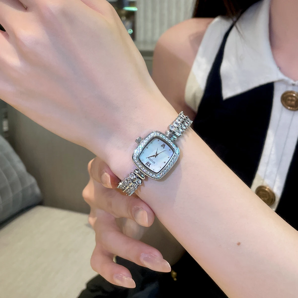 

CILOA Women's Niche High-End Elegant Light Luxury Fashion Small Dial Quartz Waterproof Watch