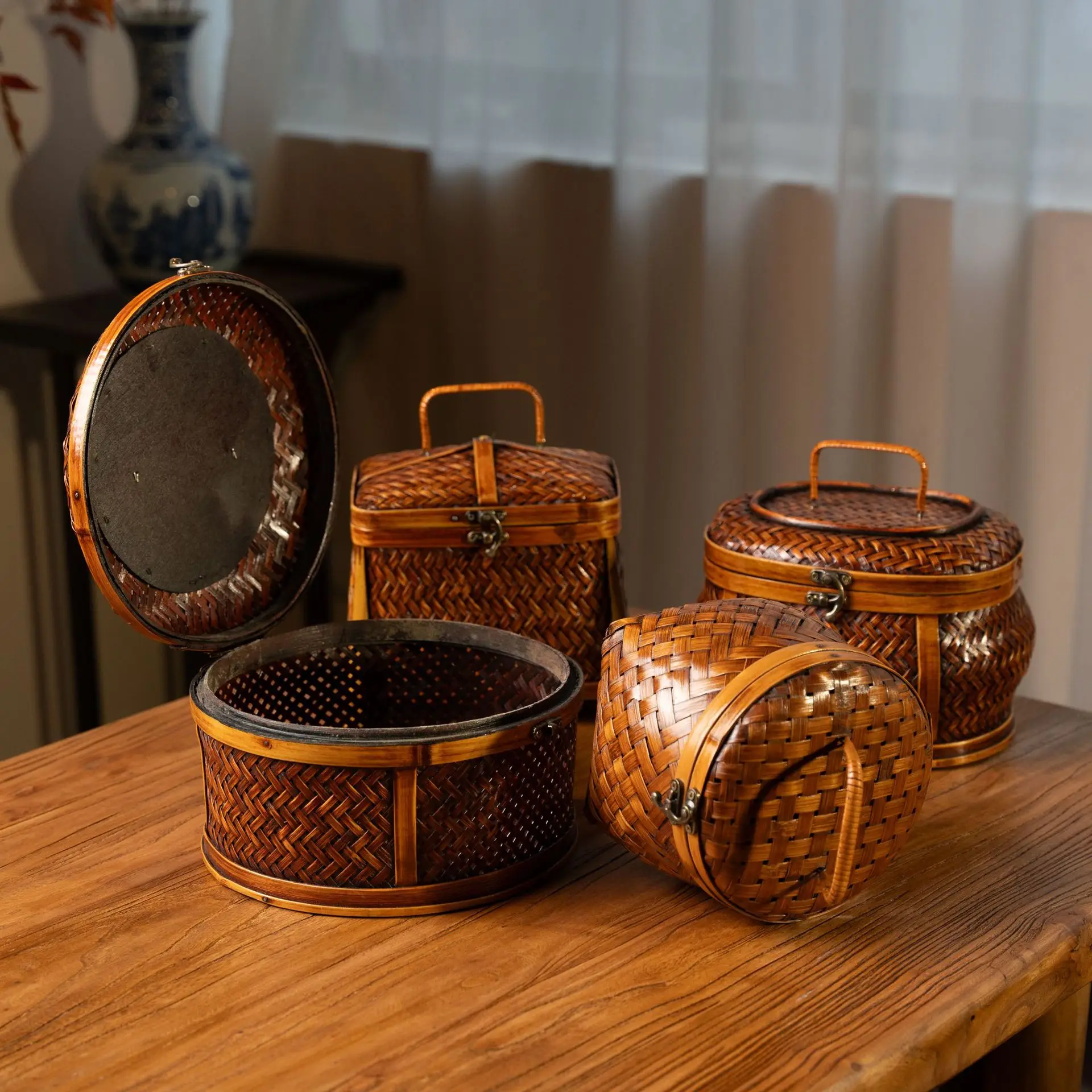 خمر صندوق تخزين من الخيزران المنسوجة يدويا طقم شاي سلة حفل الشاي المنظم ريفي سلة خيزران اليدوية الرجعية نمط الديكور