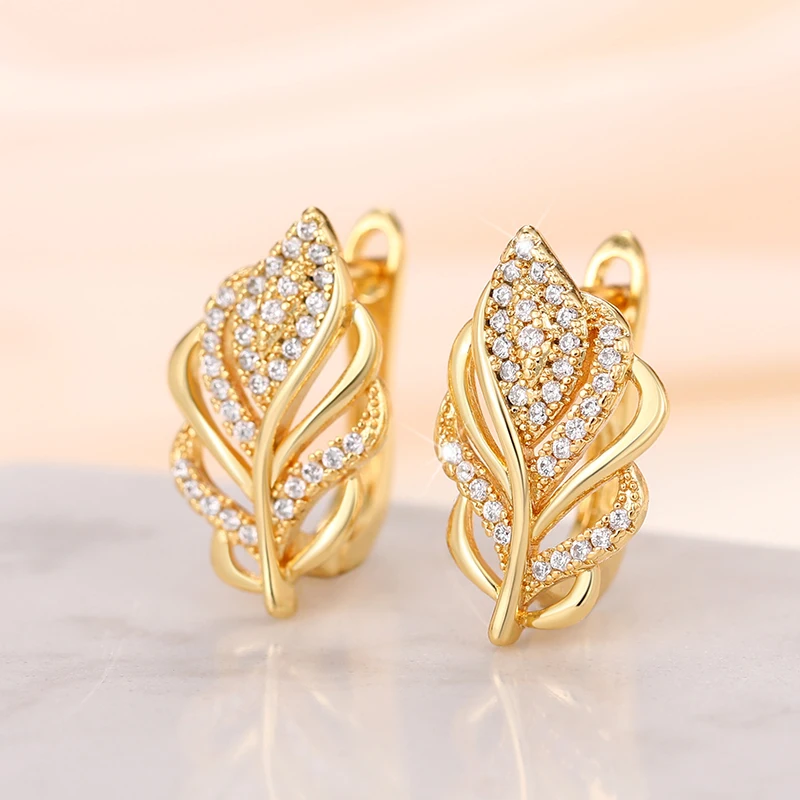 Huitan Temperament Women\'s Leaf Earrings Bling Bling CZ Stone Gold Color Luxury Elegant Female Wedding Earrings Trendy Jewelry