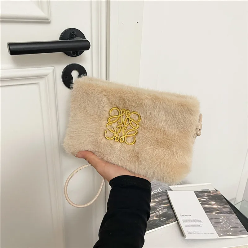 

Luxury Brand Leather Messenger Bag For Women With Spacious Compartment Elegant Crossbody Style By Designer