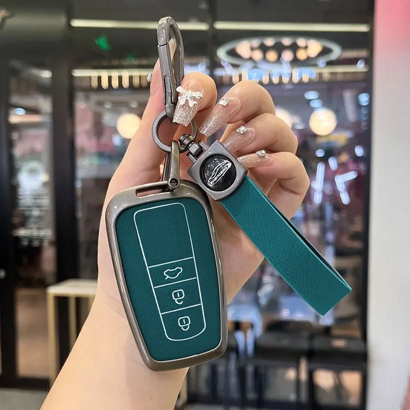 حافظة مفاتيح السيارة من سبائك الزنك + الجلود لسيارة تويوتا كورولا هايبرد 2021 Rav4 لاند كروزر برادو كامري هايلاندر بريوس C-HR 2018+