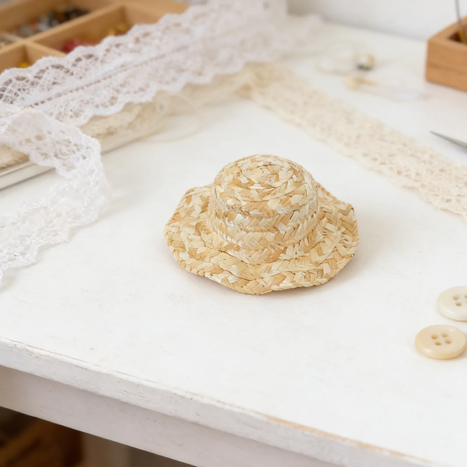 

4Pcs Handwoven Mini Straw Hats Natural Lightweight Miniature Caps for Crafts Pet Costumes Dollhouse Accessories Summer
