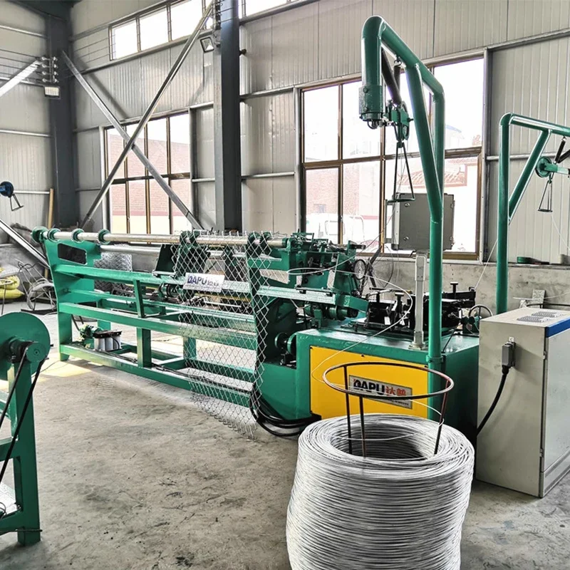 Yugong High Speed Full Automatic Galvanized Diamond Mesh Chain Link Fence Machine Price