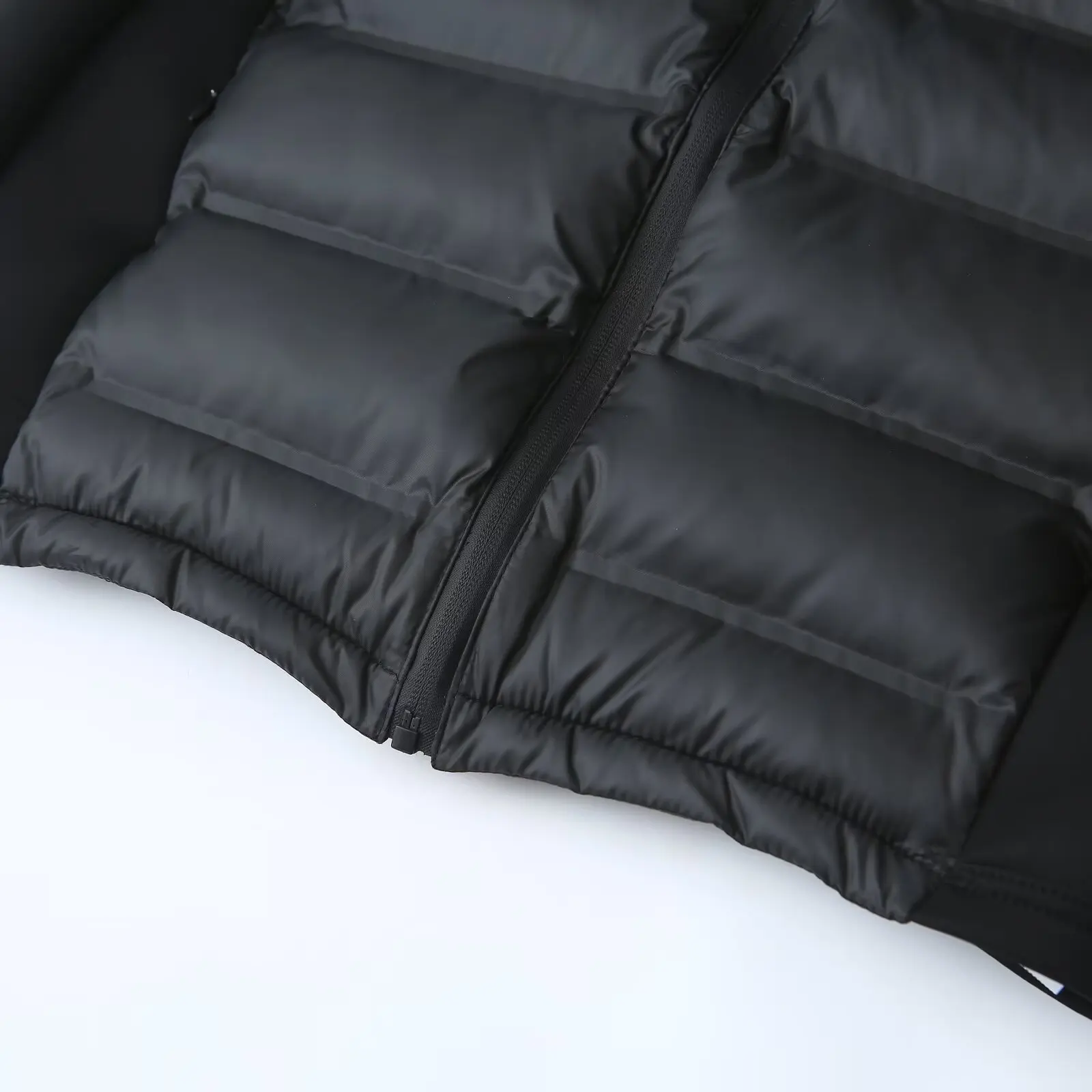 เสื้อโค้ทผ้าฝ้ายสีดำทรงสลิมแฟชั่นใหม่สำหรับฤดูหนาว แขนยาว มีฮู้ด สไตล์ยุโรปและอเมริกา