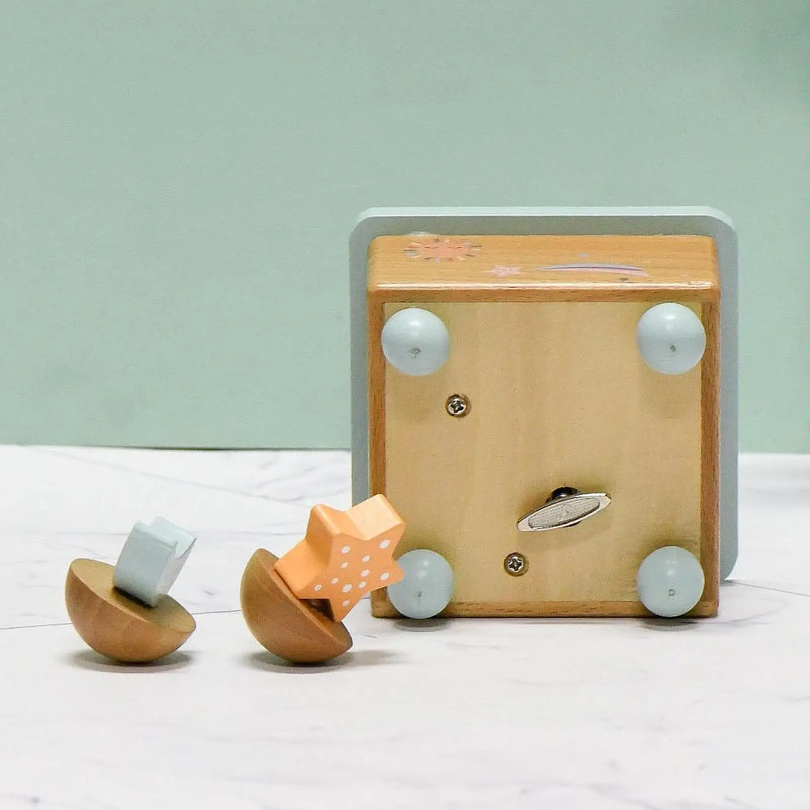 

Music Box Decor Desktop Clockwork Toy Collectible Tabletop Ornament Kids Wooden Toy for Valentines Birthday Holiday Gift