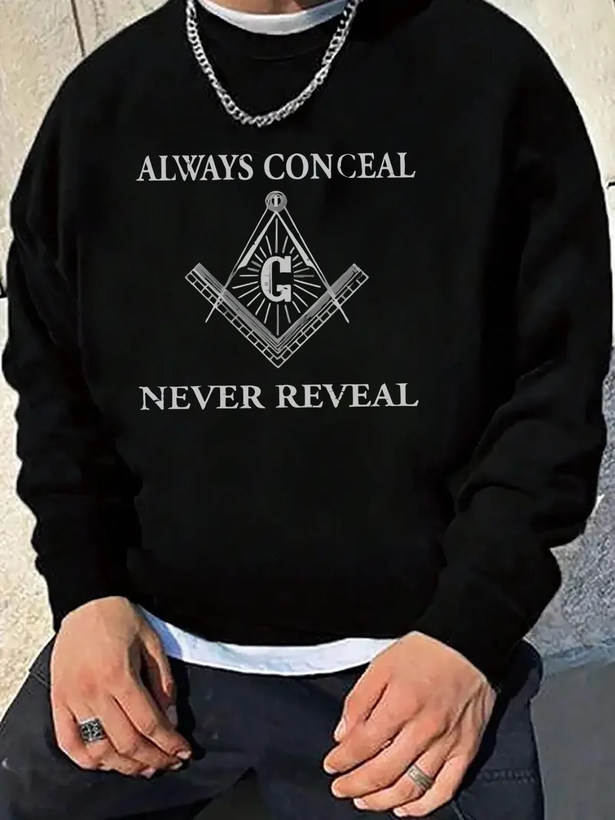 

Мужской повседневный и модный пуловер с длинными рукавами и круглым вырезом с буквенным принтом идеально подходит для занятий спортом на открытом воздухе.