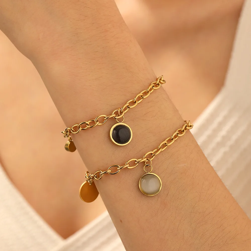 

Stainless steel, non-fading, high-end, round, diamond-encrusted, sweet and versatile cat's eye stone bracelet for women.