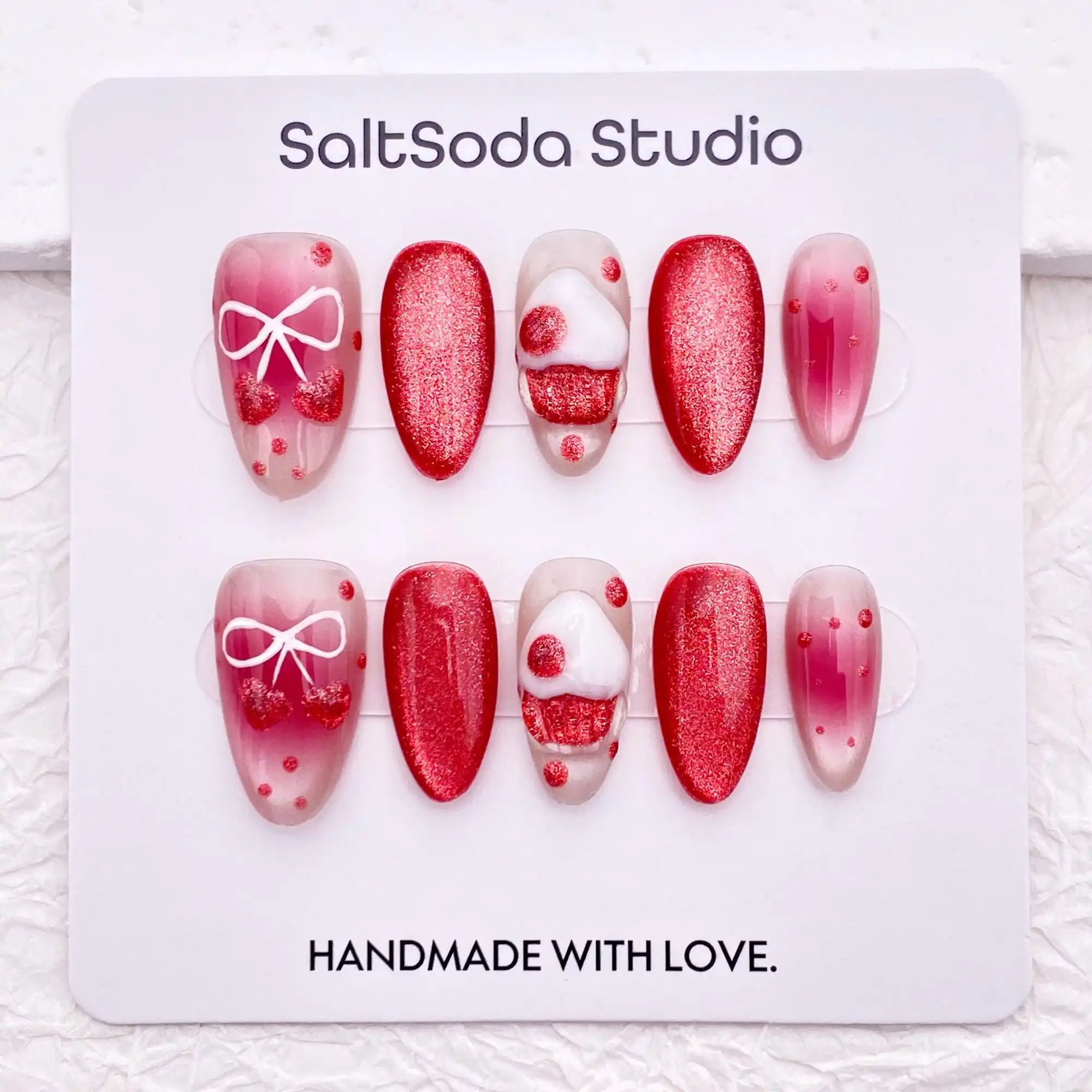 

Cute sweet strawberry cream cupcake nail art, red cat-eye Christmas party nail art, high-quality reusable nail art.