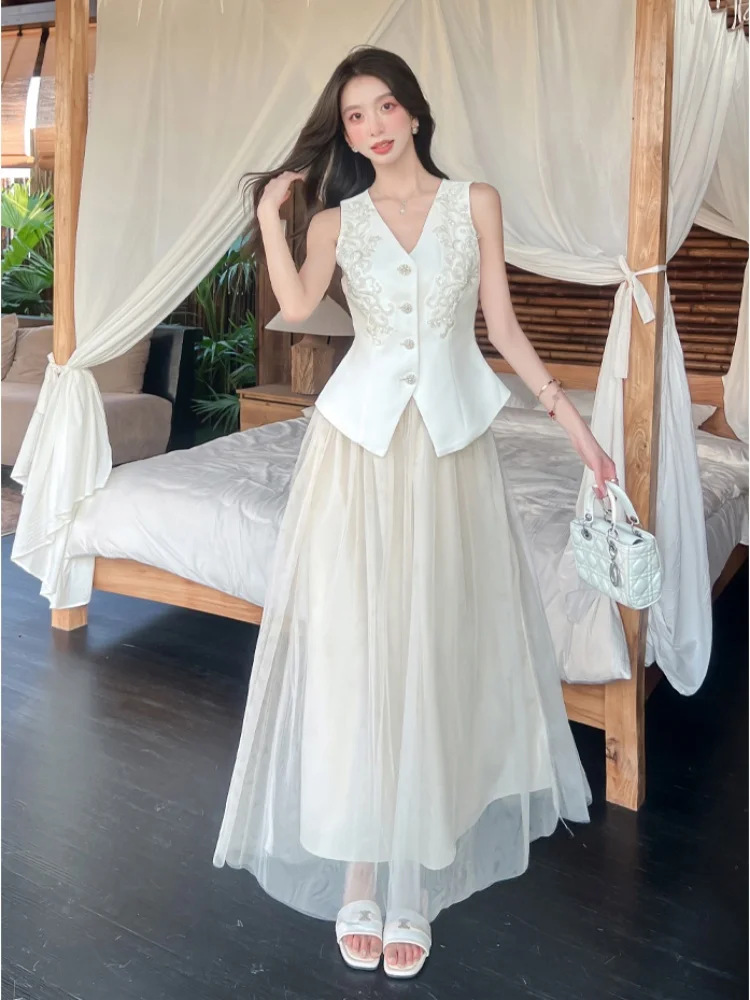 

New Korean Style Fashion Sequin Embroidery V-Neck Small Fragrant Style Vest Two-Piece Set +Double-Layer Mesh Long Skirt Outfits