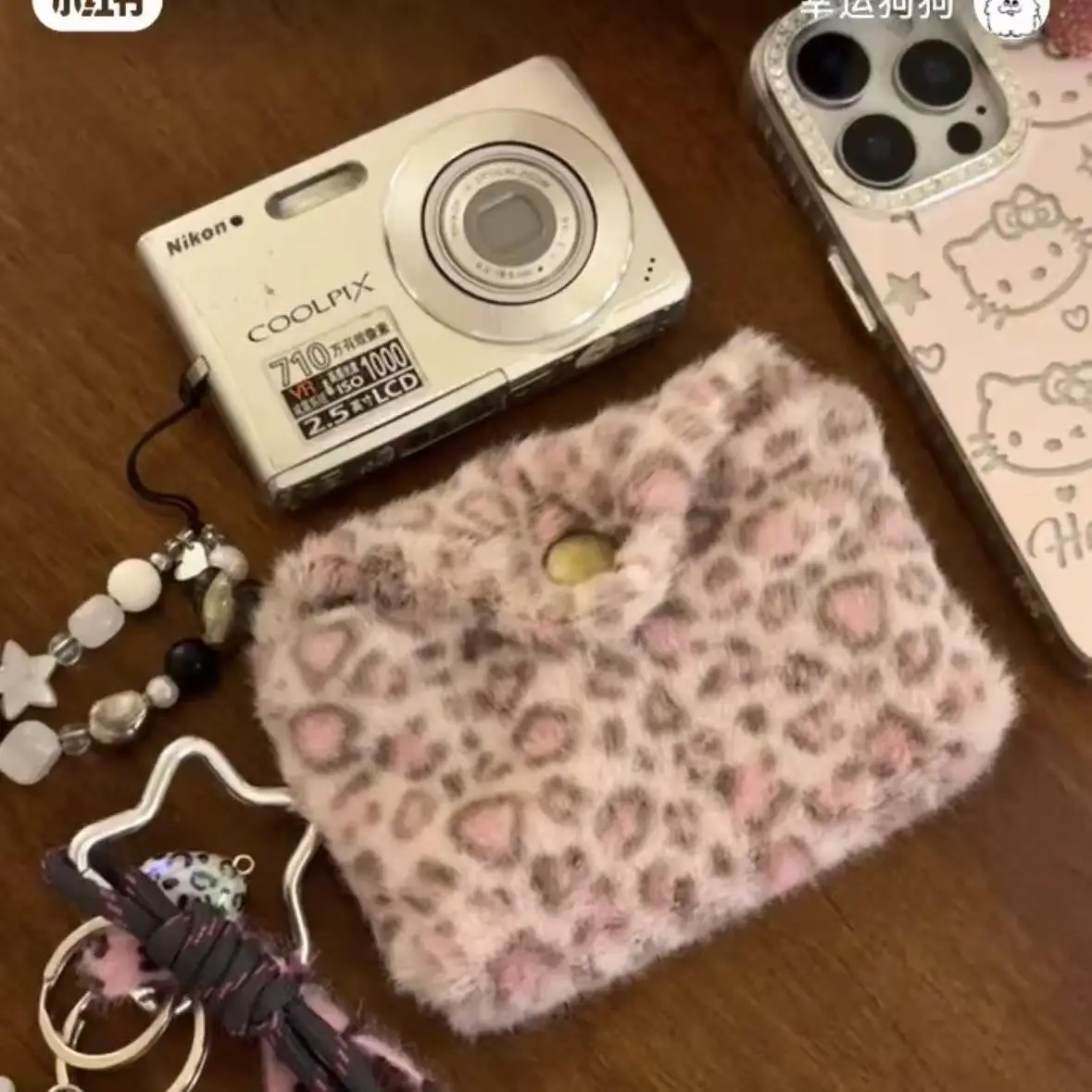 Nuevo superventas Otoño Invierno de felpa púrpura estampado de leopardo tarjetero Ccd almacenamiento portátil lindo mano sosteniendo moneda bolsa para auriculares