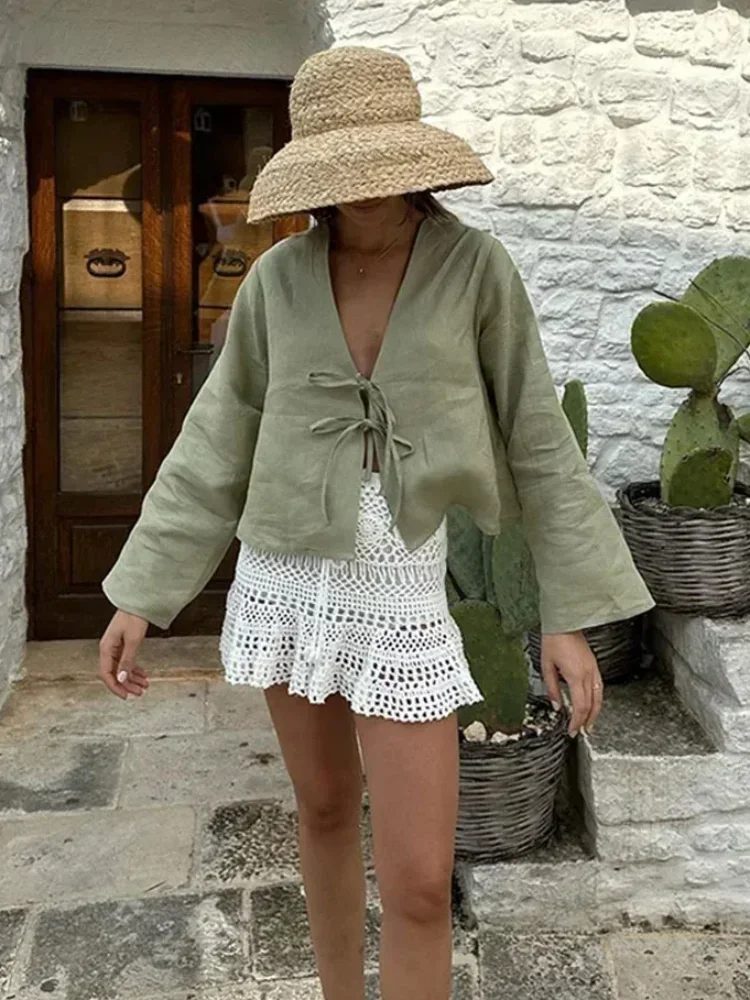 Blusa de manga larga con cordones para mujer, camisa informal holgada de algodón y lino con cuello en V, ropa de playa para mujer, Tops de vacaciones 2024