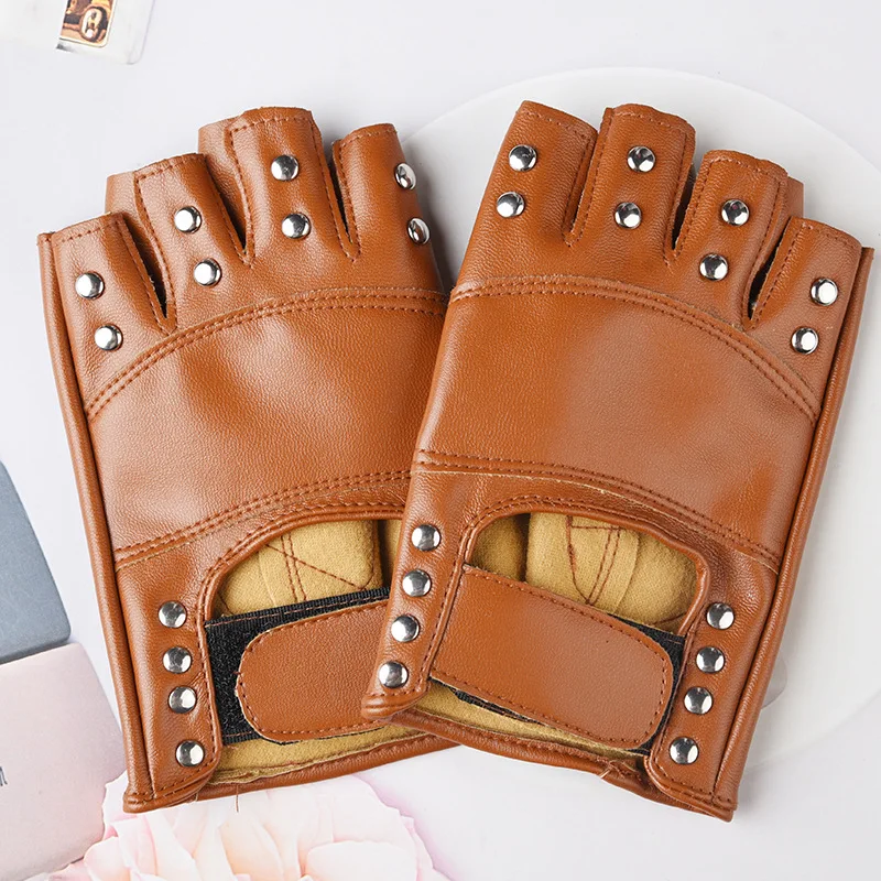

Новые женские кожаные перчатки с заклепками для выступлений на сцене в стиле панк, сексуальные кожаные перчатки с половиной пальца, ночной клуб, королева, женская личность, хип-хоп, танец