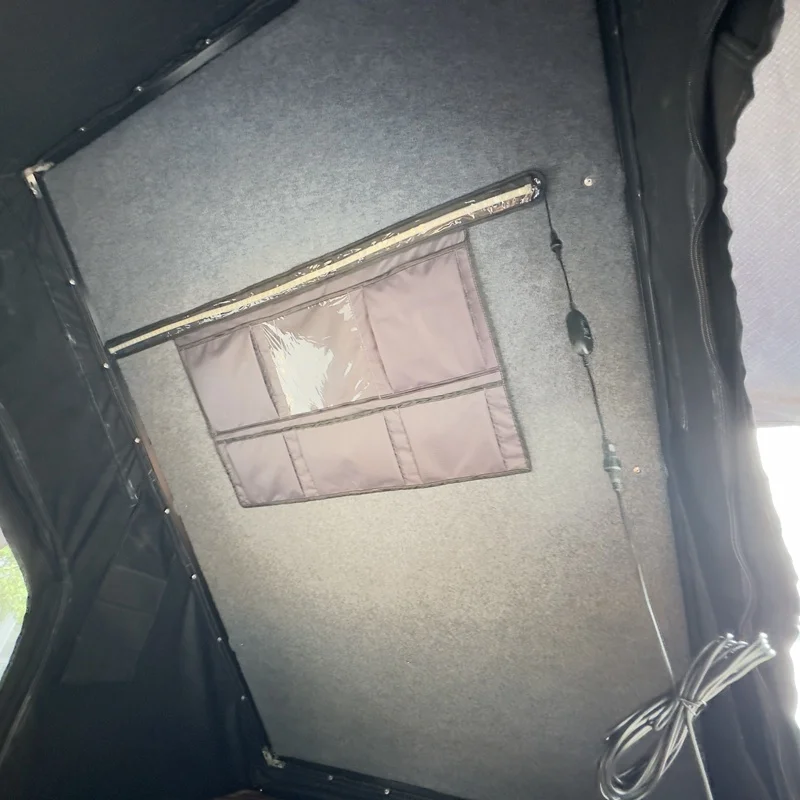 نمط جديد التخييم في الهواء الطلق الألومنيوم سقف السيارة العلوي خيمة ل 4x4 الطرق الوعرة قشرة صلبة مثلث 2-3 شخص خيمة أربعة مواسم