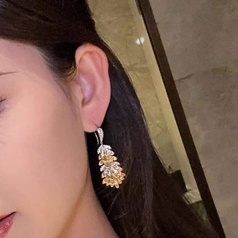 Huitan Brilliant Leaf Drop Earrings Chic Noble Opulent Two-tone Piercing Accessories Exquisite Temperament Wedding Party Jewelry